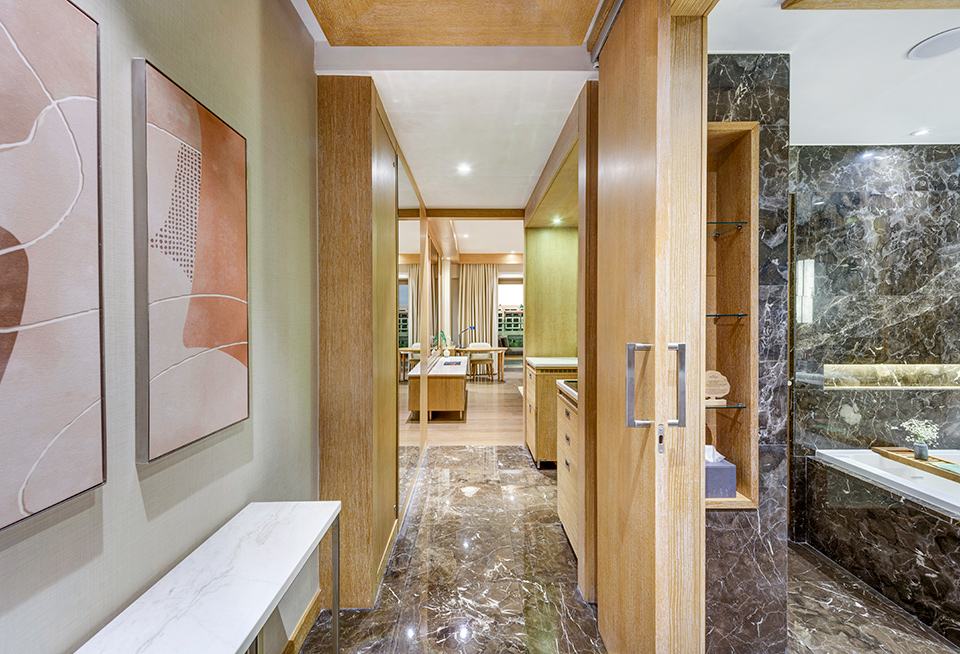 Regnumcarya Jaderoom Partialseaview Bedroom 05