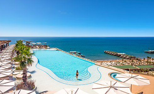 Regnum The Crown Seven Rooftop Pool (2)(1) Card