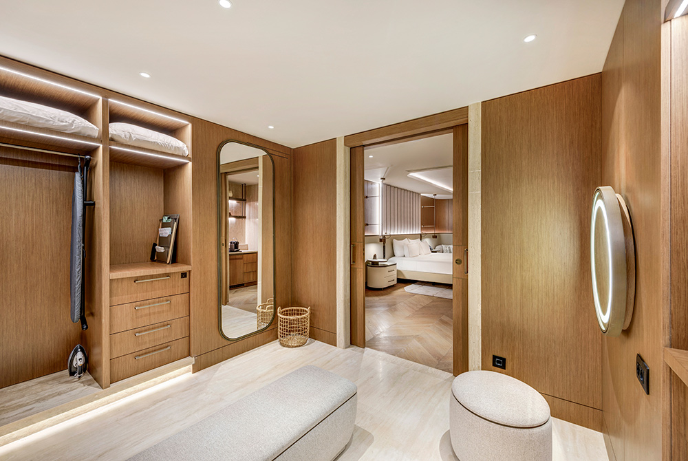 Regnum The Crown Crown Horizon Suite Master Bedroom 02