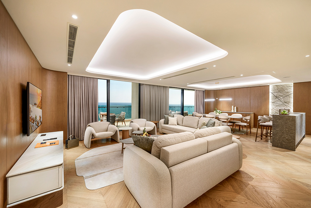 Regnum The Crown Crown Horizon Suite Living Room 01 Slider2