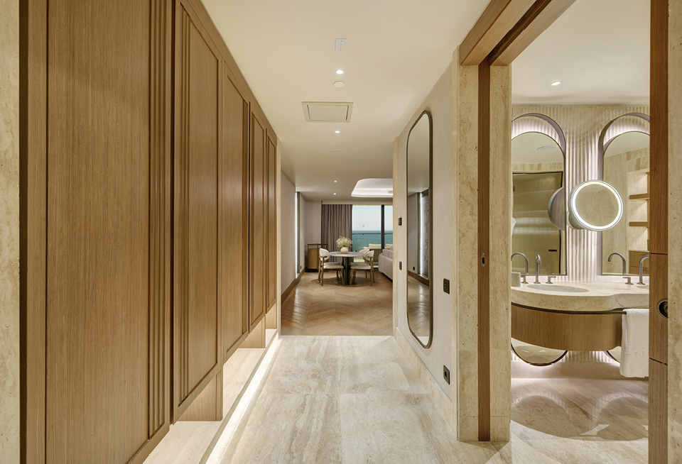 EDIT Regnum The Crown Panoramic Suite (29).Jpg