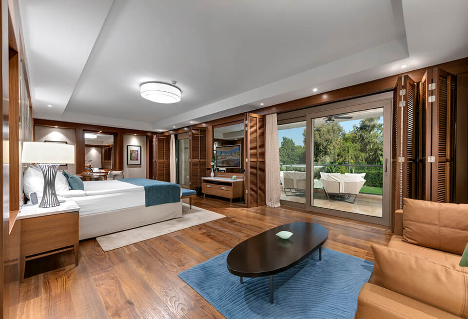 Regnumcarya Crown Villa Master Bedroom 02