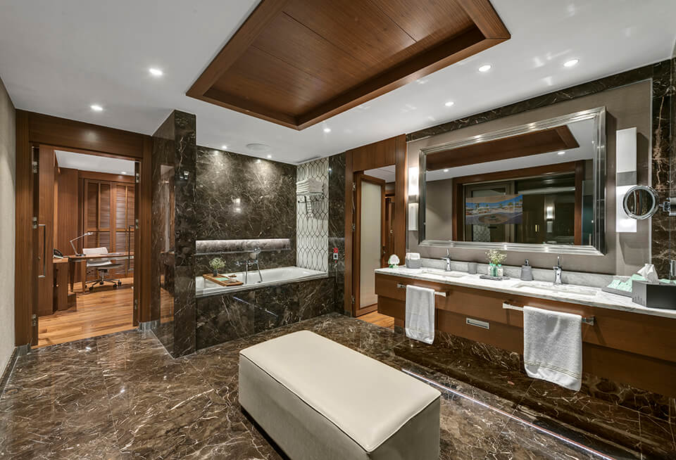 Regnumcarya Crown Villa Bathroom